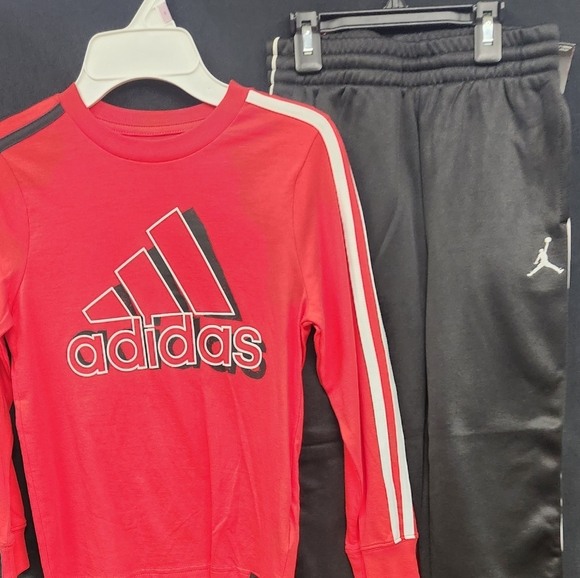 🆕️ Adidas Tee & Nike Jumpman Fleece Pants - Picture 2 of 5